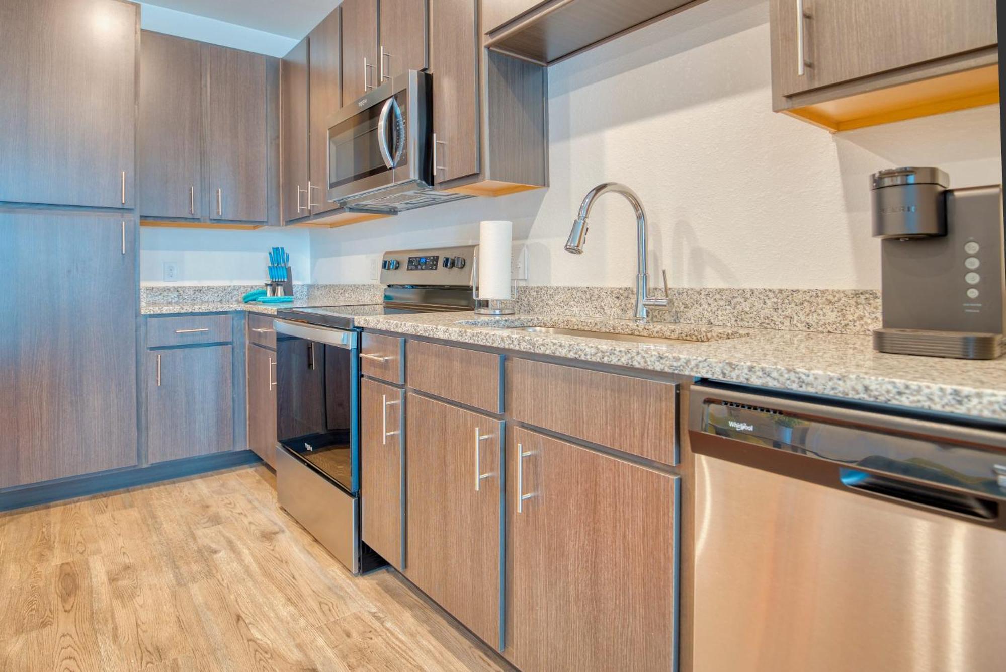 גיינסוויל Grand Two Bedroom Two Bathroom Apartment With Balcony מראה חיצוני תמונה