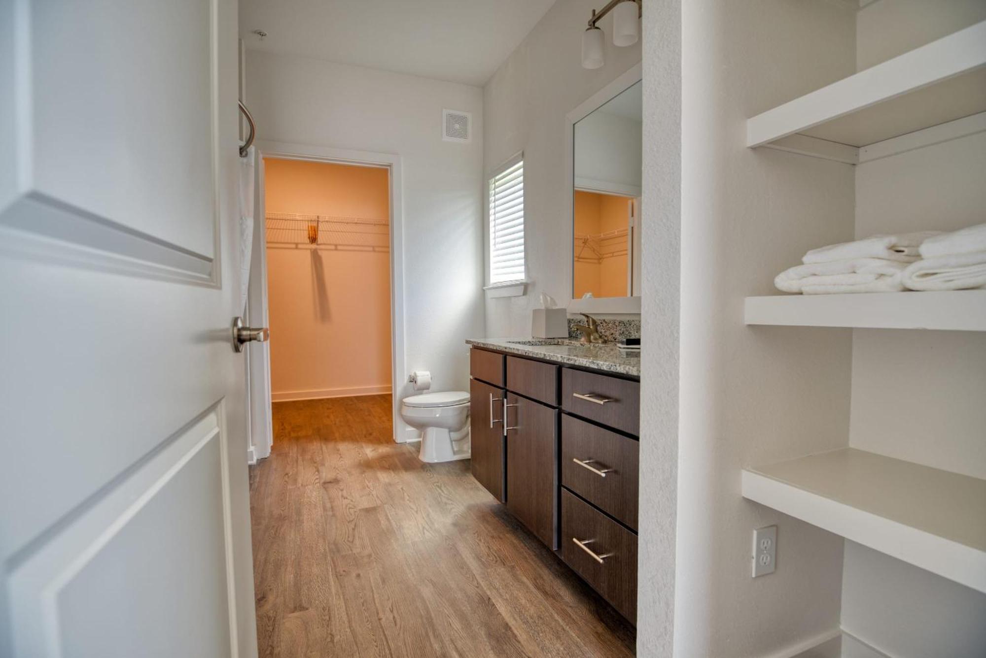 גיינסוויל Grand Two Bedroom Two Bathroom Apartment With Balcony מראה חיצוני תמונה