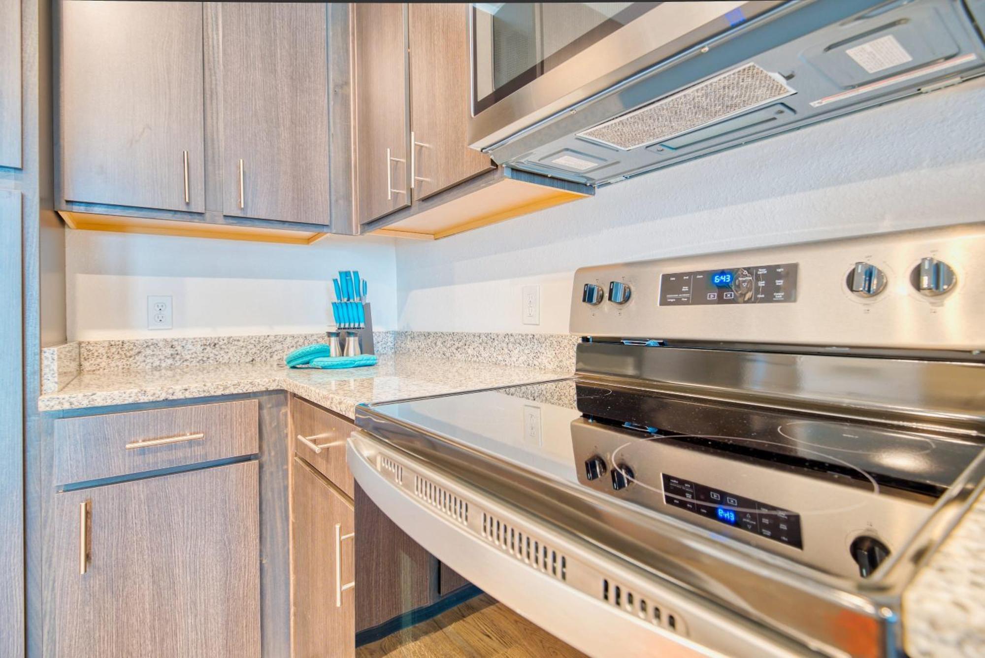 גיינסוויל Grand Two Bedroom Two Bathroom Apartment With Balcony מראה חיצוני תמונה